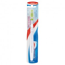 Aquafresh Intense Clean Medium Toothbrush